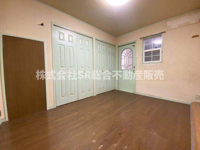 下小阪1丁目中古戸建の洋室|壁一面収納有♪広めの洋室です！