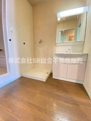 下小阪1丁目中古戸建のその他|室内洗濯機置場もあり広めの脱衣場です♪
