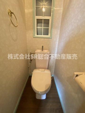 下小阪1丁目中古戸建のトイレ|暖房便座のみなので温水洗浄便座付きに変更もご相談下さい。