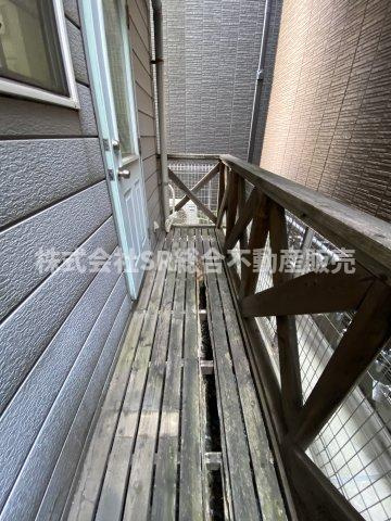 下小阪1丁目中古戸建のバルコニー|1Fにはウッドデッキあります♪修繕が必要です。