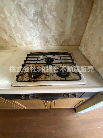 下小阪1丁目中古戸建のキッチン|3口コンロ、グリル付きです！