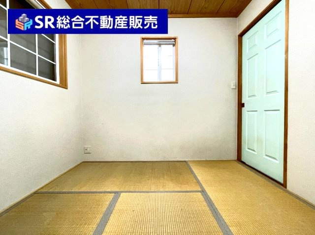 下小阪1丁目中古戸建の収納|建具が爽やかなミントグリーンで統一されています♪