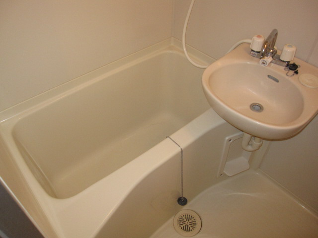 ヒューネット神戸元町通の浴室