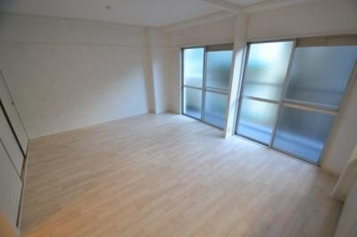 灘ロイヤルハイツの居間・リビング