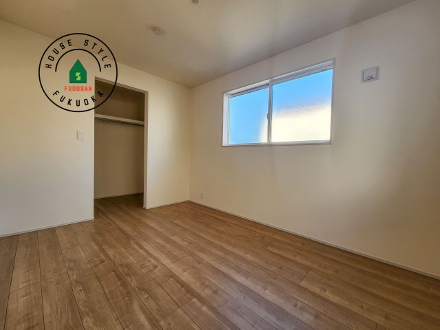 福岡市城南区荒江1丁目第1-2棟（2号棟）の洋室|採光良好な洋室は全居室、複層ガラスの遮熱効果と断熱効果で、一年中快適に過ごせます。