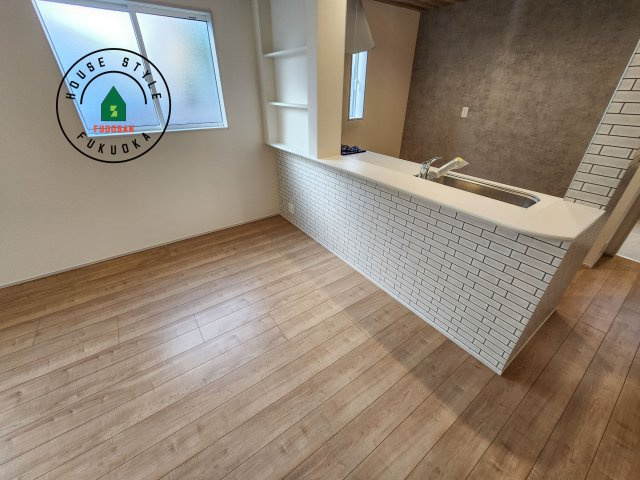 福岡市城南区荒江1丁目第1-2棟（2号棟）のダイニング|キッチンから立ち込める香りが今日の料理を期待させます。