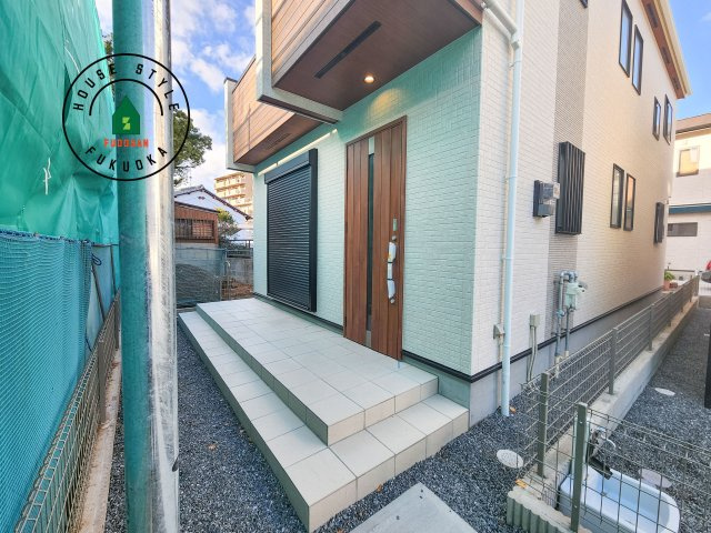 福岡市城南区荒江1丁目第1-2棟（2号棟）の玄関|おでかけの時も帰った時も、「我が家」を最初に感じでもらえる素敵な空間に。