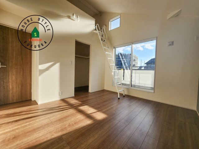 福岡市城南区荒江1丁目第1-2棟（1号棟）の内観：施工例|主寝室には収納力に優れたクローゼットがありますので、お部屋もすっきり片付きます。