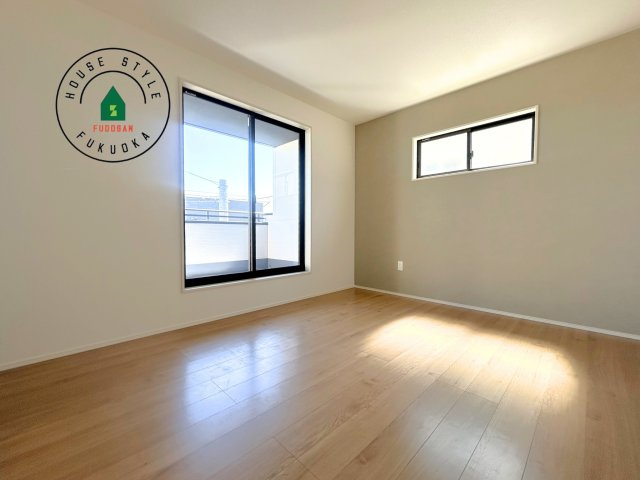 古賀市天神7丁目第5-2棟（2号棟）の内観：施工例|主寝室には収納力に優れたクローゼットがありますので、お部屋もすっきり片付きます。