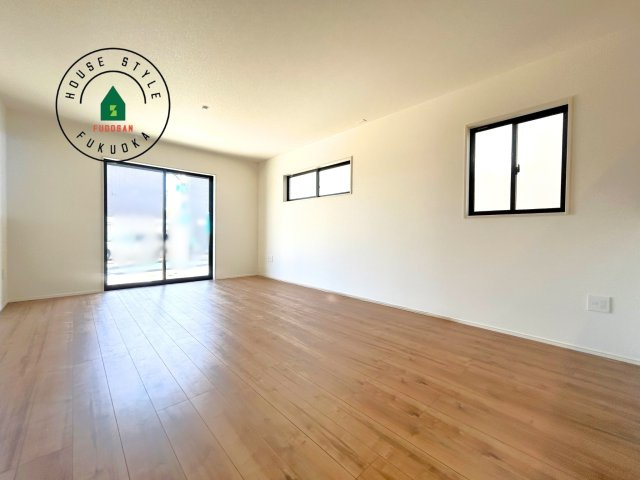 古賀市天神7丁目第5-2棟（2号棟）の内観：施工例|ご家族を近くに感じられる対面キッチンのLDK。会話もはずみそうですね。