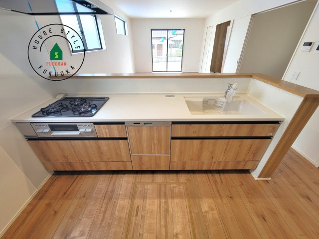 古賀市天神7丁目第5-2棟（1号棟）の内観：施工例|キッチン。グリル・食器洗い乾燥機・浄水器も完備。