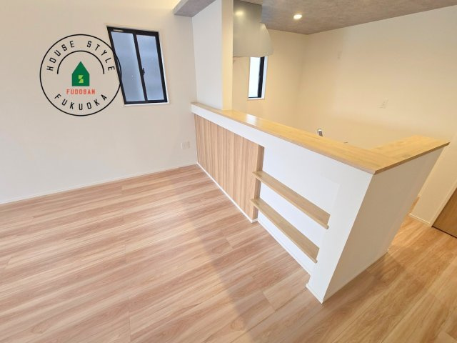 古賀市花見南3丁目第4-1棟（1号棟）の内観：施工例|キッチンから立ち込める香りが今日の料理を期待させます。