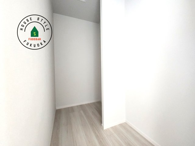 福岡市西区太郎丸2丁目第1-2棟（1号棟）　の内観：施工例|洋服や大きな荷物が多い方や人数の多いご家族などは、一般的なクローゼットよりもウォークインクローゼットのほうが使い勝手が良いです。