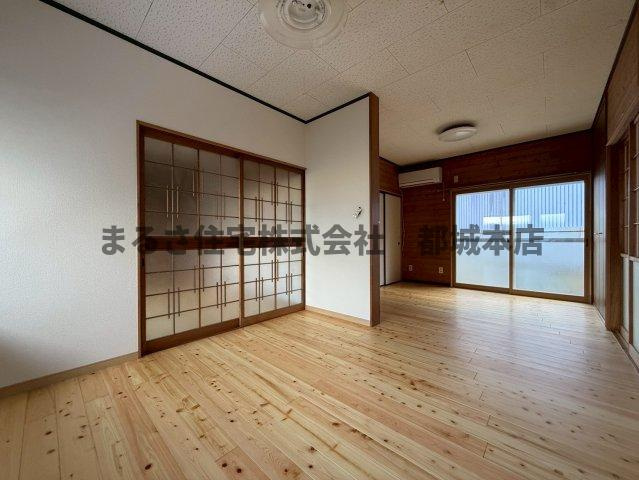 吉尾﨑田貸家の居間・リビング