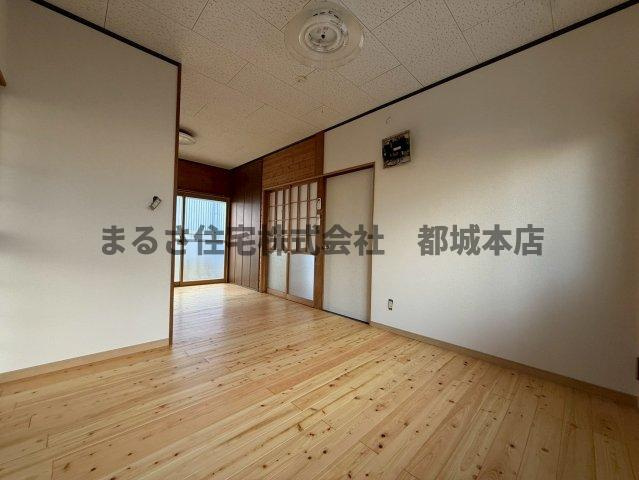 吉尾﨑田貸家の居間・リビング