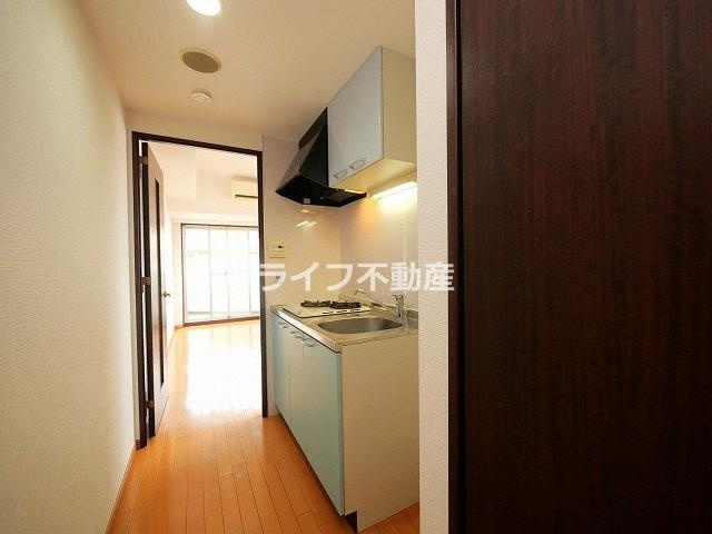 ディナスティ玉造のキッチン|コンパクトなキッチンで掃除もラクラク