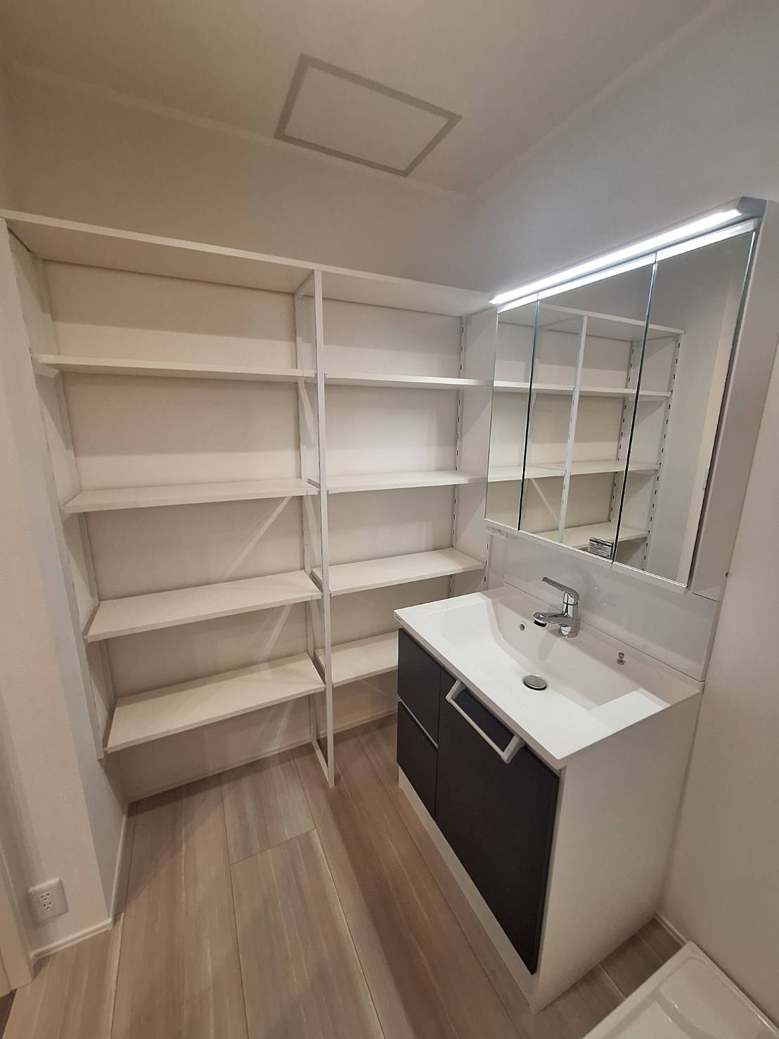 横濱ヒルズⅡの独立洗面台