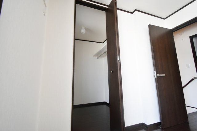 フレッツァ西宮堤町の収納|ウォークインクローゼット