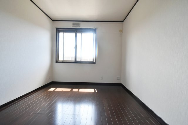 フレッツァ西宮堤町の洋室