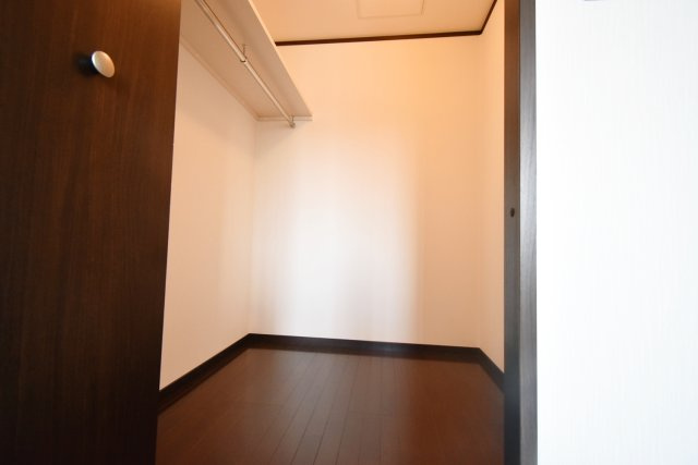 フレッツァ西宮堤町の収納|ウォークインクローゼット