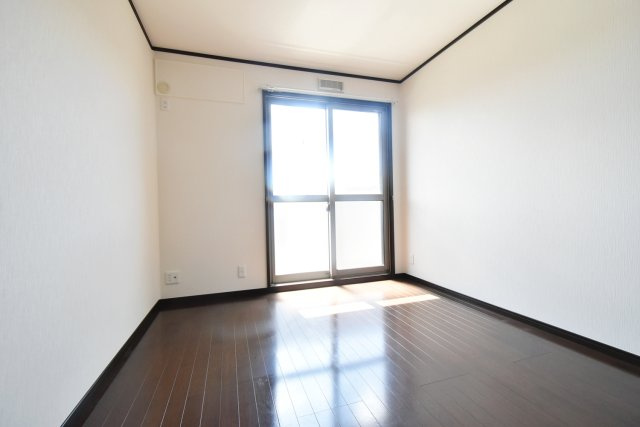 フレッツァ西宮堤町の洋室