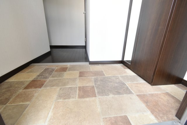 フレッツァ西宮堤町の玄関