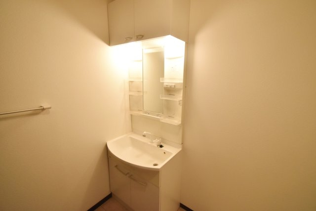 フレッツァ西宮堤町の独立洗面台