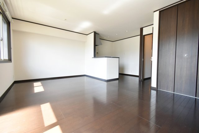 フレッツァ西宮堤町の居間・リビング