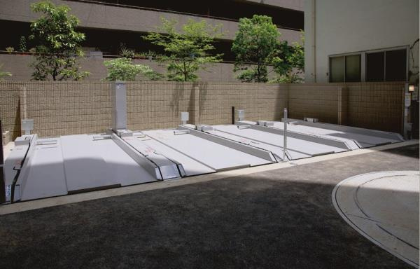 アパートメンツ三田の駐車場