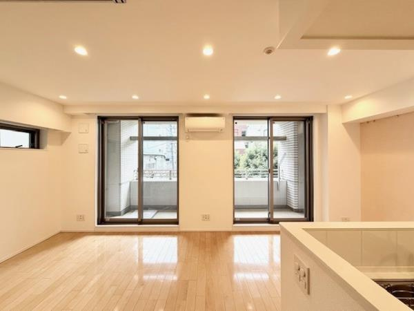 アパートメンツ三田の居間・リビング