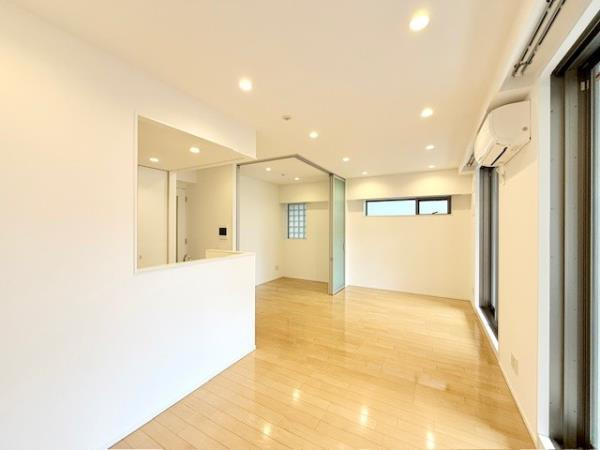 アパートメンツ三田の居間・リビング