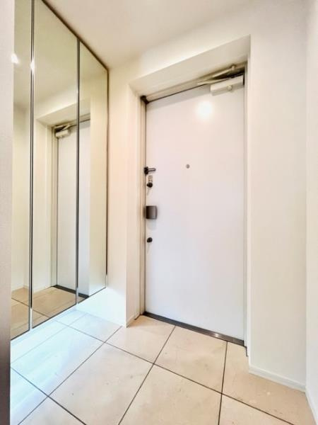 アパートメンツ三田の玄関