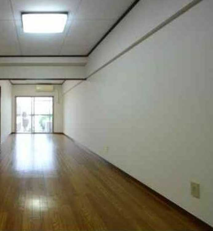 日香苑Ⅰ　礼金0　南向き　ファミリー向けの居間・リビング