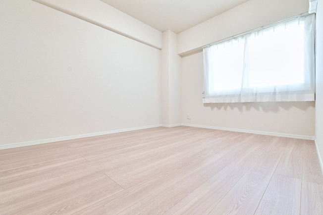 【洋室】 | ＭＡＣ箱崎コート | 5.7帖の洋室。エアコン設置済みなので入居してすぐから快適に過ごせます