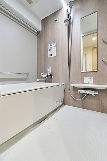 【浴室】 | ＭＡＣ箱崎コート | 浴室乾燥機付なので雨の日のお洗濯に活躍するのはもちろん、浴室をカラリと乾燥させられるのでカビ対策にも