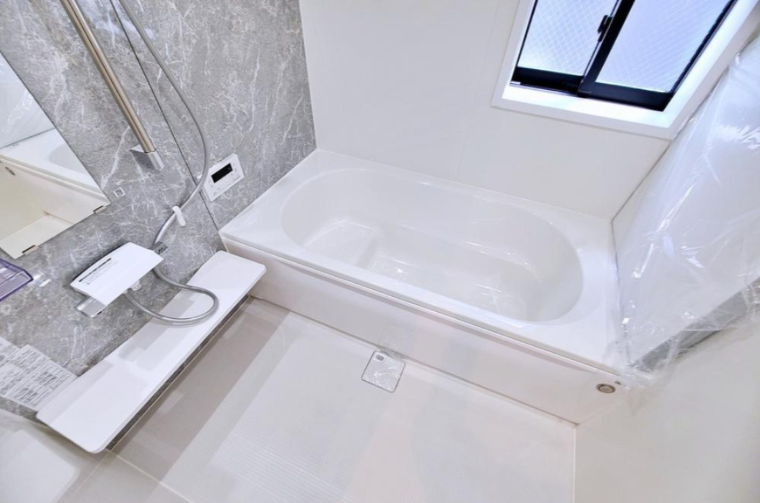 【GRAFARE　ZEH水準仕様】小平市栄町６期の浴室|
浴室乾燥機完備のバスルーム。
花粉や梅雨の時期も安心です