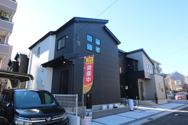 【GRAFARE　ZEH水準仕様】小平市栄町６期の外観|耐震等級3の地震に強い家。震度6強～7の地震でも、軽い補修程度で住み続けられるレベルの建物です