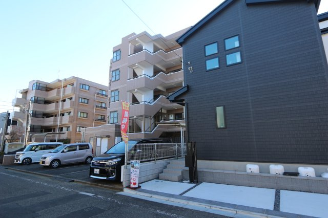 【GRAFARE　ZEH水準仕様】小平市栄町６期の外観|太陽光発電を積載したエコ住宅。日々の電気代を抑えながら、再生可能エネルギーを活用できる持続可能な暮らし。将来的な資産価値としても注目されています。