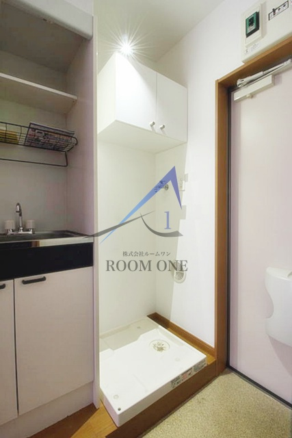 グランド中野の設備|洗濯機置き場です。