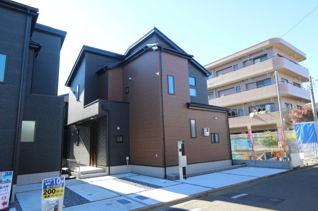 【GRAFARE　ZEH水準仕様】小平市栄町７期の外観|小学校まで徒歩６分。お子様の足でもラクラクの距離。パパママも安心の立地ですね。