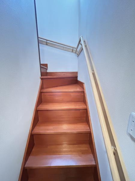 宇都宮市石井町　４DK　中古住宅のその他|【室内現況】階段の写真です。
