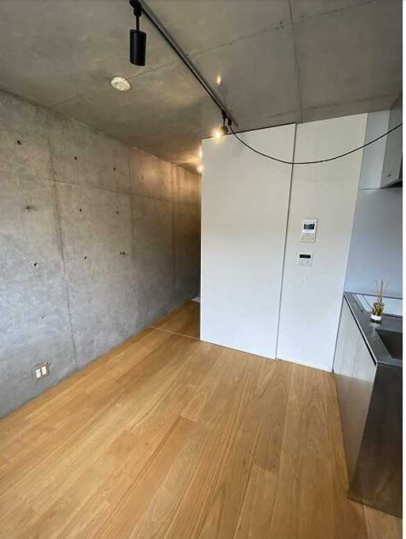 PASEOSANGENJAYAEASTWEST　敷金礼金0　フリーレント1か月　ネット0の居間・リビング