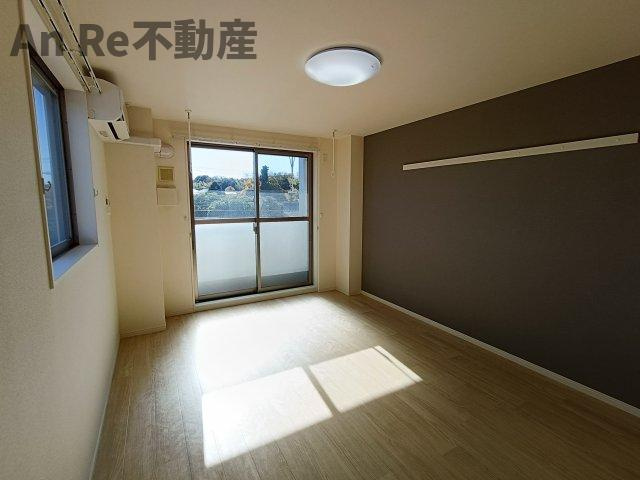 川口市大字安行西立野の賃貸マンションの居間・リビング