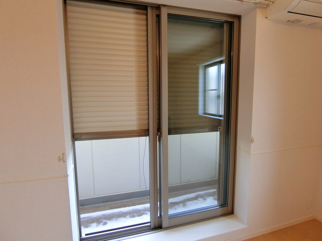 ふたばハウスの居間・リビング|★台風などにも安心な防犯シャッター★