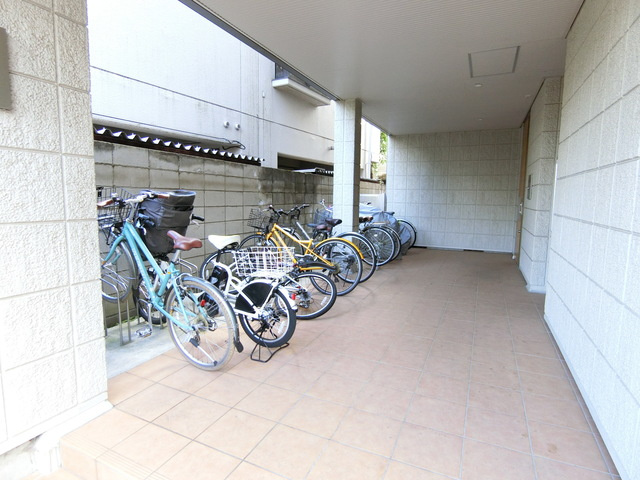 ふたばハウスのエントランス|★駐輪場★