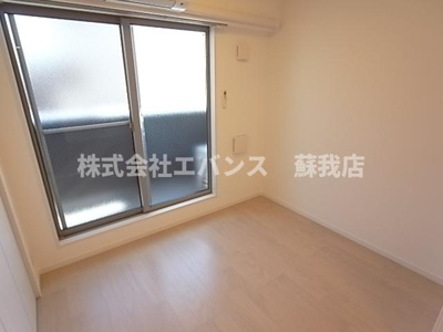 【寝室】 | ルミエール A棟 | 落ち着いた色調の寝室です