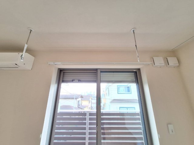 玉川野毛町パークサイドハウスCのセキュリティ|防犯シャッター・室内物干し