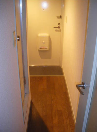 １５ビルの玄関|玄関