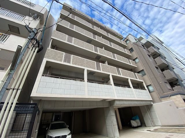 コンソラーテ薬院の外観