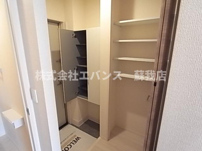 【エントランス】 | リオハイト | 十分なシューズボックス付き